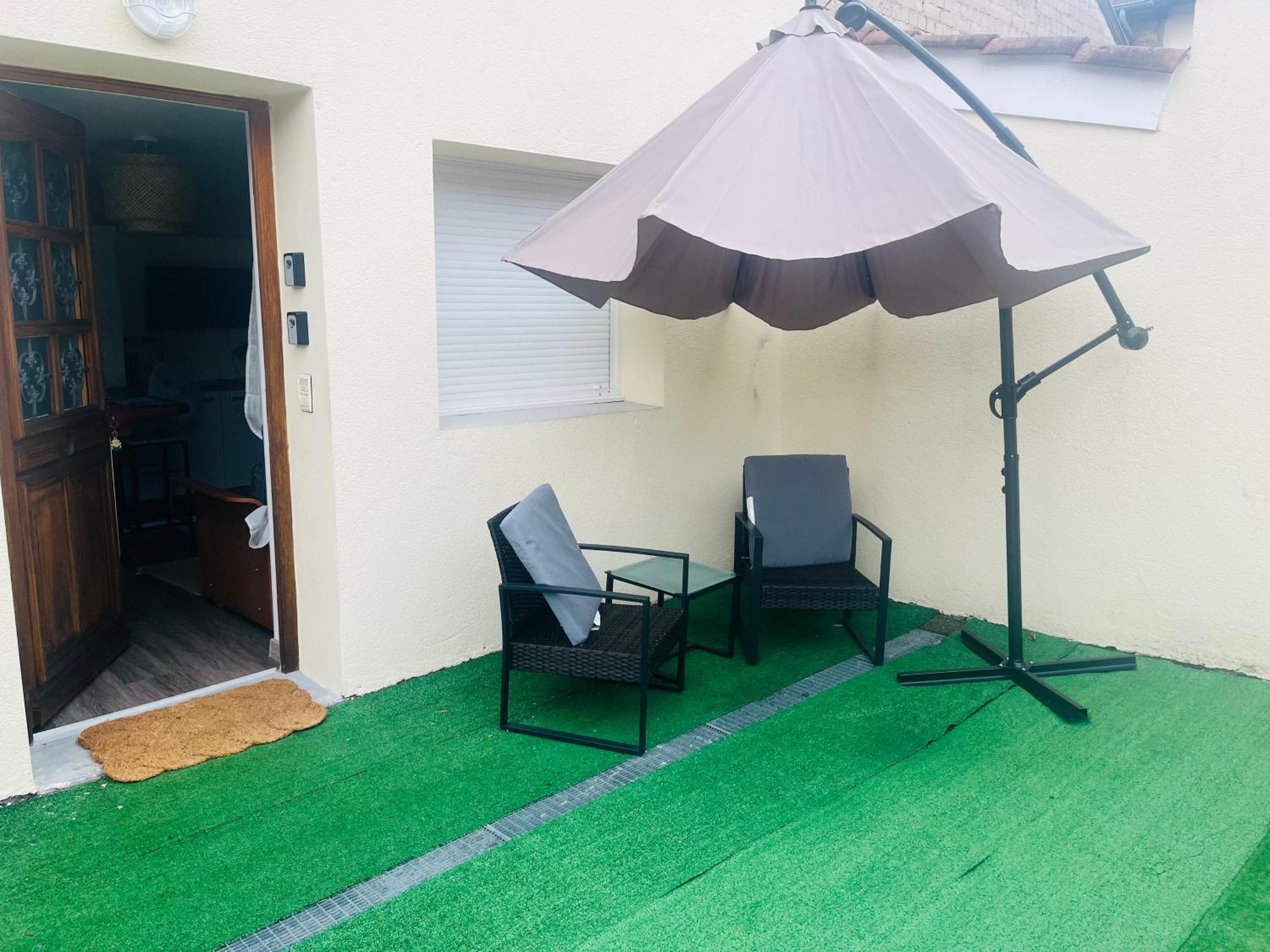 Le Petit Prince , Jolie Maisonnette Terrasse Netflix Parking Prive Jeux De Societe Bourg-en-Bresse Luaran gambar